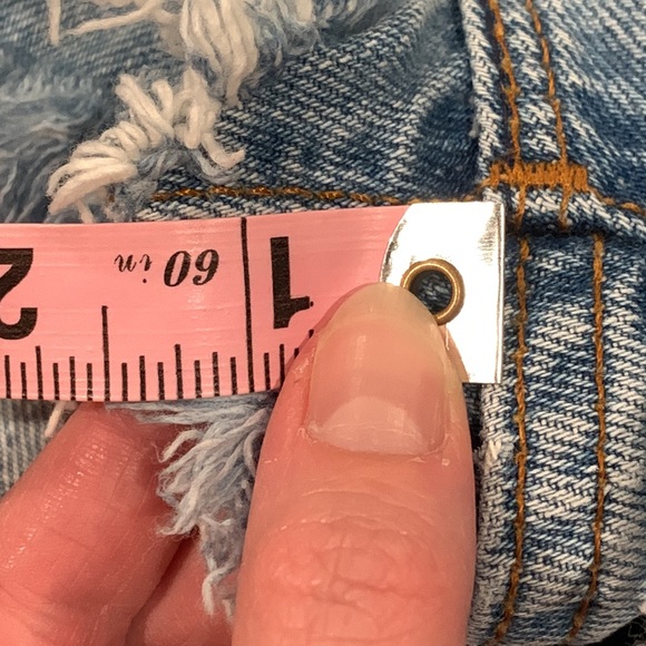 Levi’s | Vintage Distressed Cutoff Denim Shorts - Picture 8 of 8